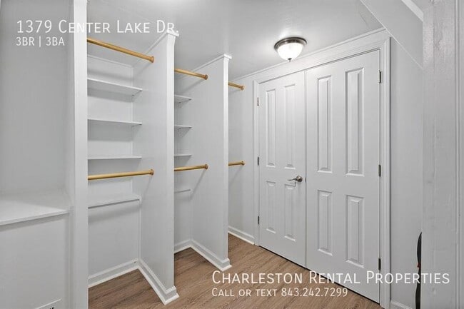 Building Photo - 1379 Center Lake Dr