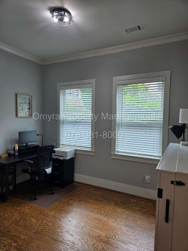 Building Photo - Gorgeous 4 Bedroom Home Near Grant Park!