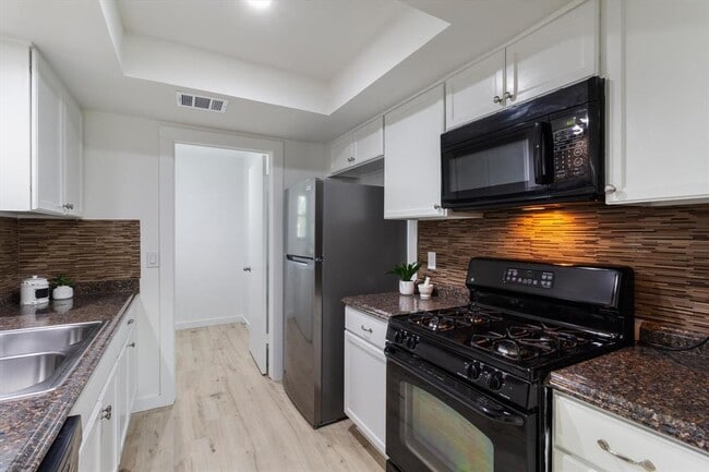 Building Photo - 7811 Croftwood Dr