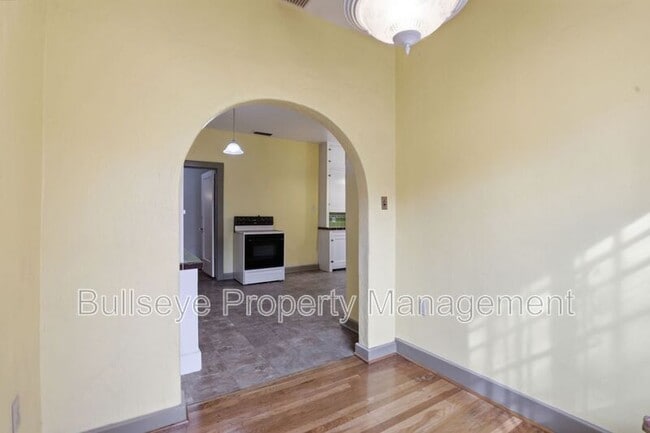 Building Photo - 718 W Roosevelt St