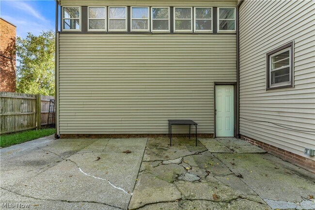 Building Photo - 77 Solon Rd