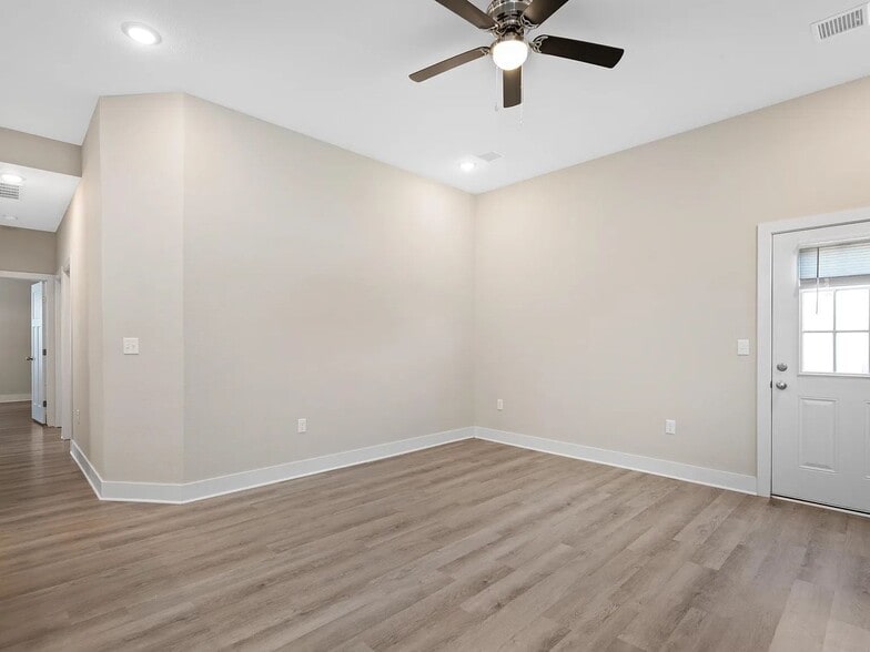 Building Photo - 3518 W 45th St S