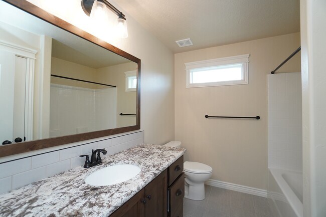 Building Photo - 38 E Ranch Dr
