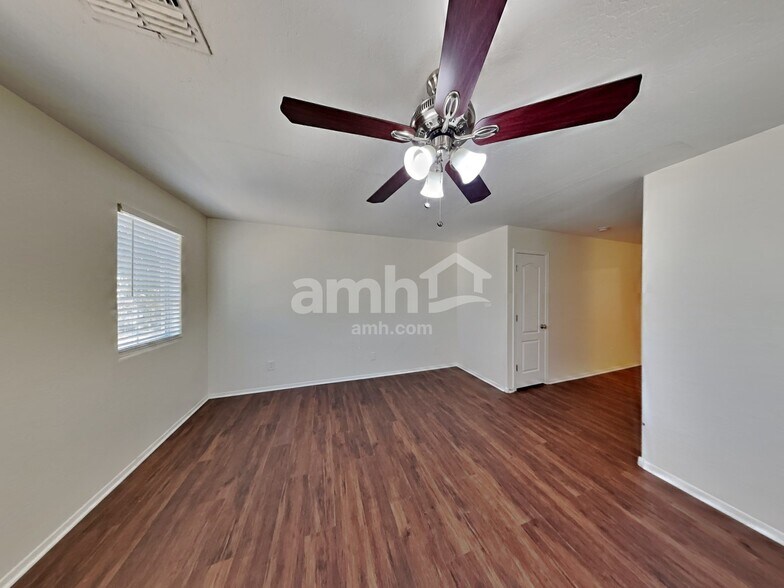 Building Photo - 10123 E Isleta Ave