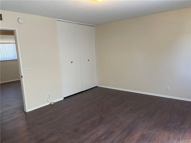 Building Photo - 1553 Albret St