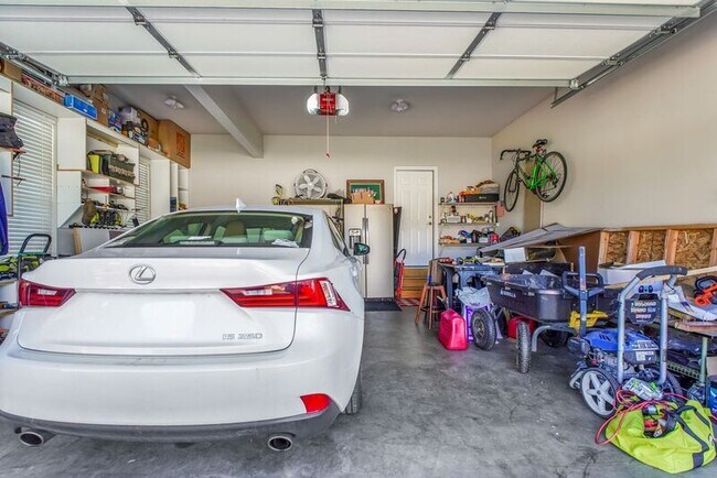 Building Photo - 9366 Alder Dr