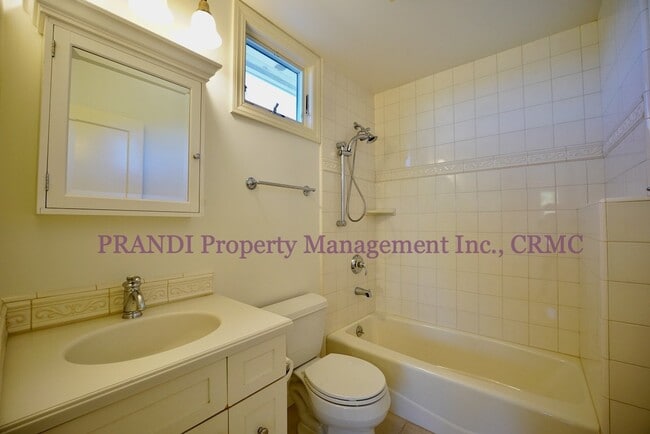 Building Photo - 3 Bartel Ct