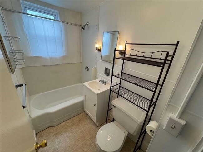 Building Photo - 115 Sweet Ave