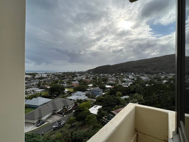 Building Photo - 250 Kawaihae St