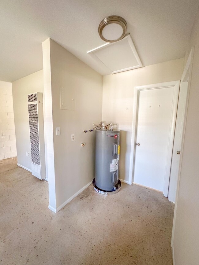 Building Photo - 2506 Ave F