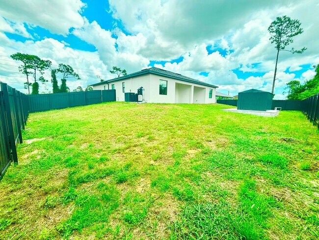 Building Photo - 4400/4402 Golfview Blvd