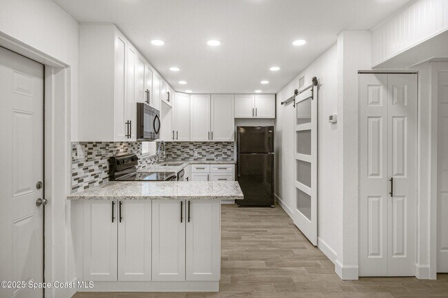 Building Photo - 2364 Pineapple Ave