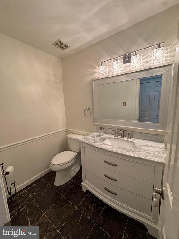 Building Photo - 1724 Balas Cir