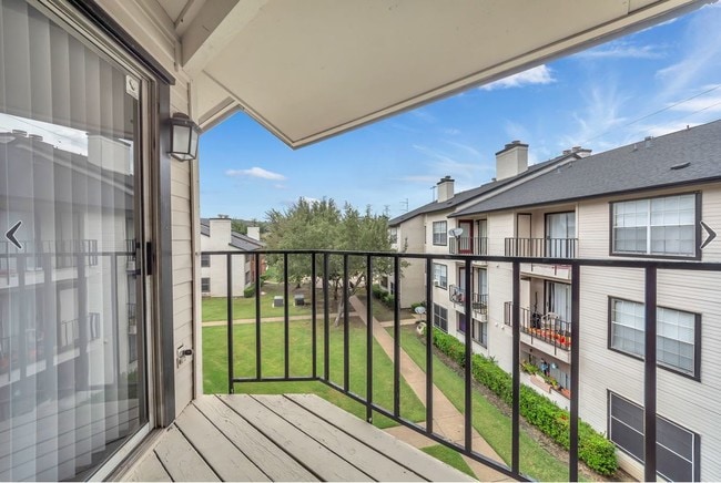 Building Photo - Oak Meadow Apartments (NEW)