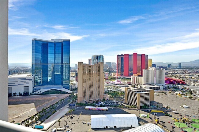 Primary Photo - Dual Masters & Incredible Strip Views, 37th Floor or Allure