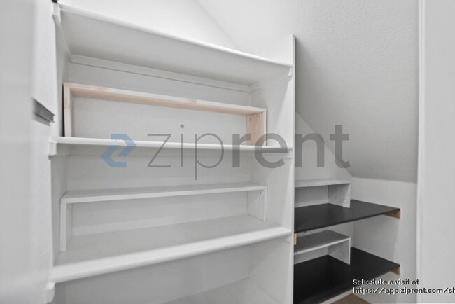 Building Photo - 1339 Sauvignon St