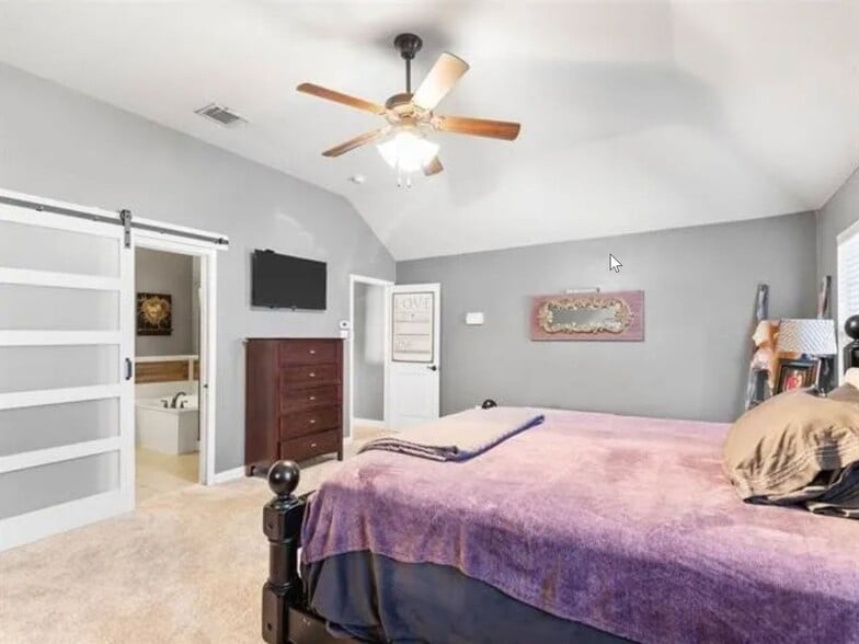 Building Photo - 1052 Lufkin Ln