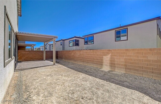 Building Photo - 1305 Azure Jay Ave