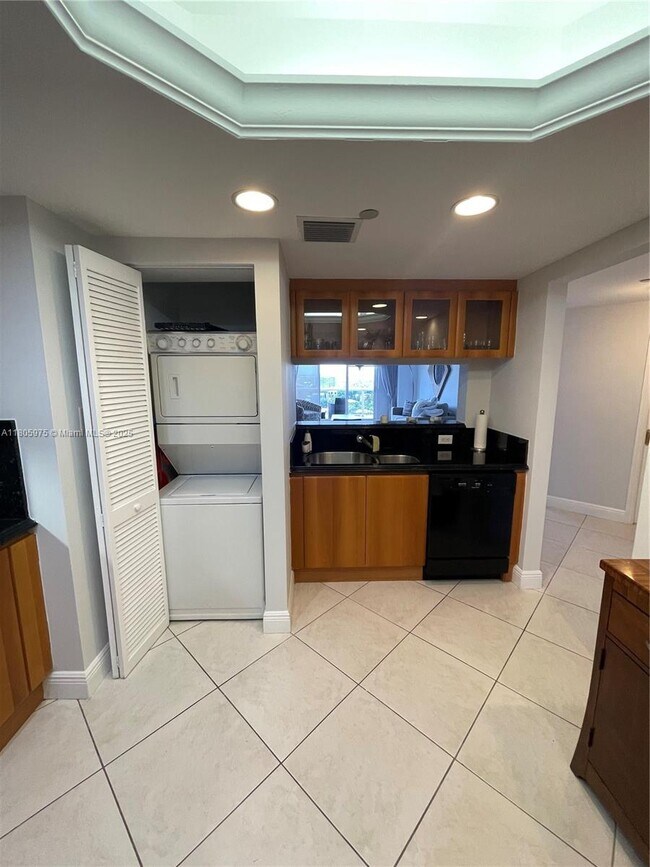 Building Photo - 9559 Collins Ave