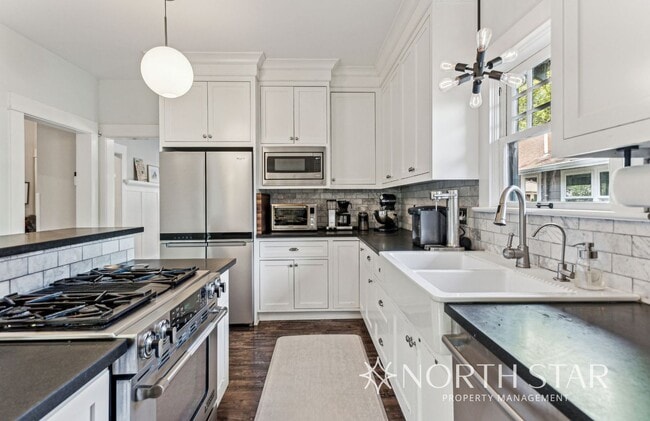 Building Photo - Beautifully Remodeled Classic Craftsman in Prime Portland Location