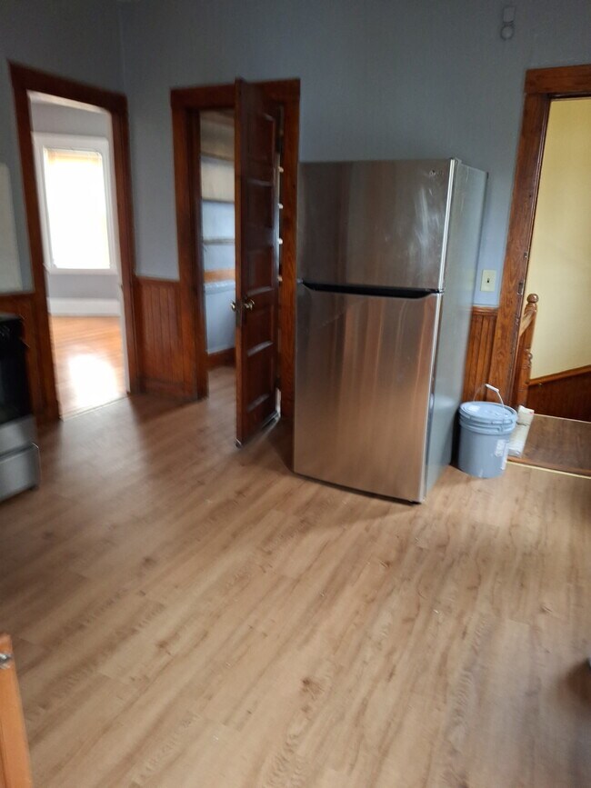 Building Photo - 61 Topliff St