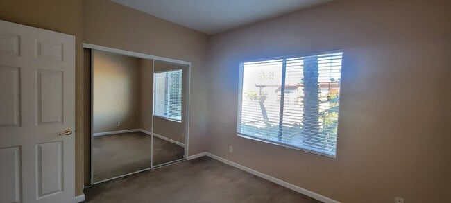 Building Photo - Updated 2 Bed, 2 Bath 2-Story Condo with Garage