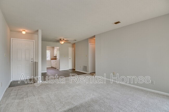 Building Photo - 2824 Thomas Ln