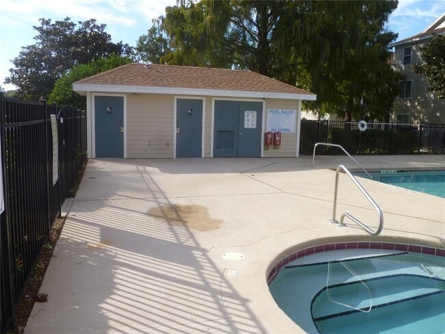 Building Photo - 3800 SW 20th Ave