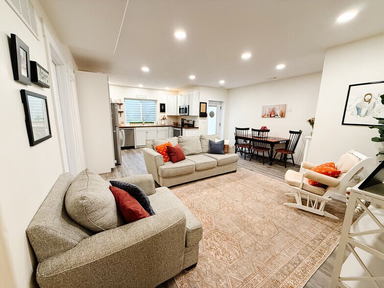 Building Photo - 12568 Ezra Cir Basement