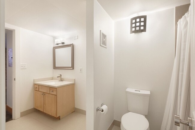 Building Photo - Industrial-Chic 2/2 Loft with Garage Near ...