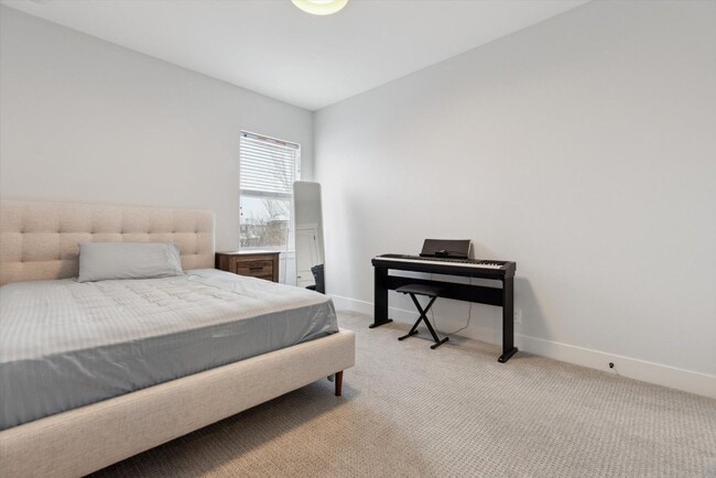 Building Photo - Luxury Home For Rent in Lowry