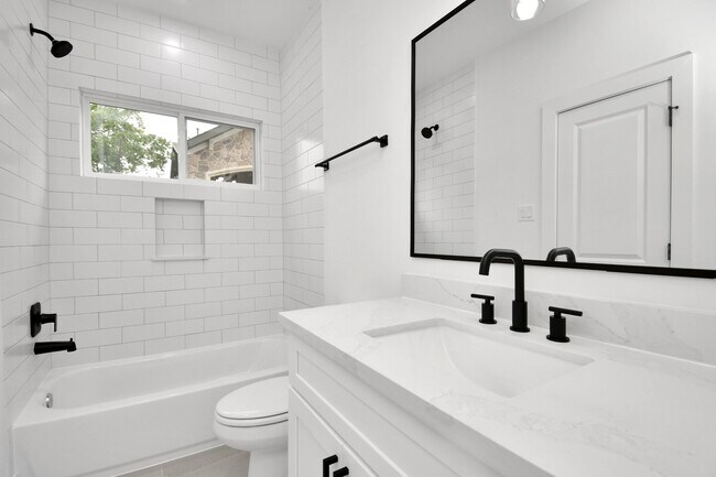 Building Photo - 4804 Elysian St