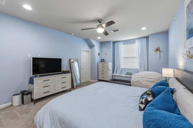 Building Photo - 6814 E Riverside Dr