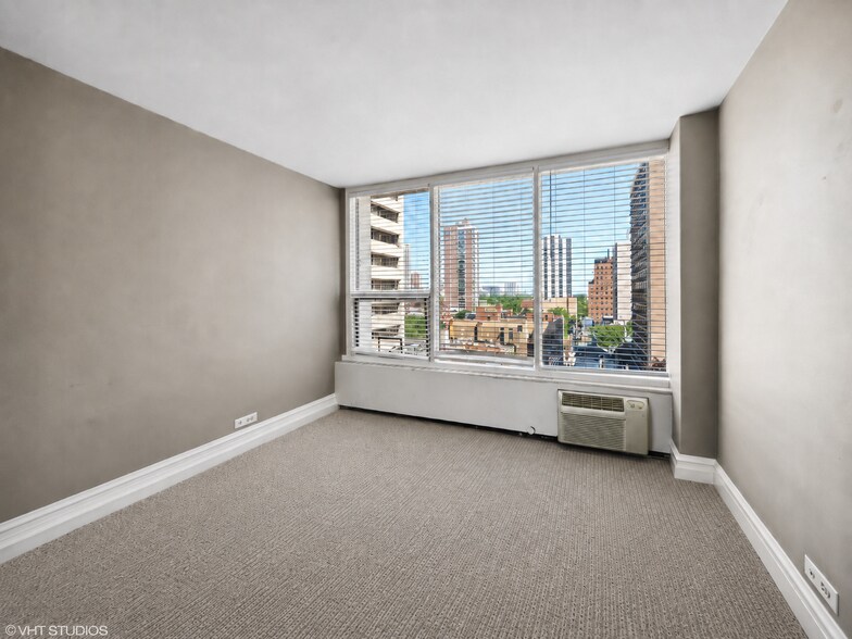 Building Photo - 1400 N State Pky