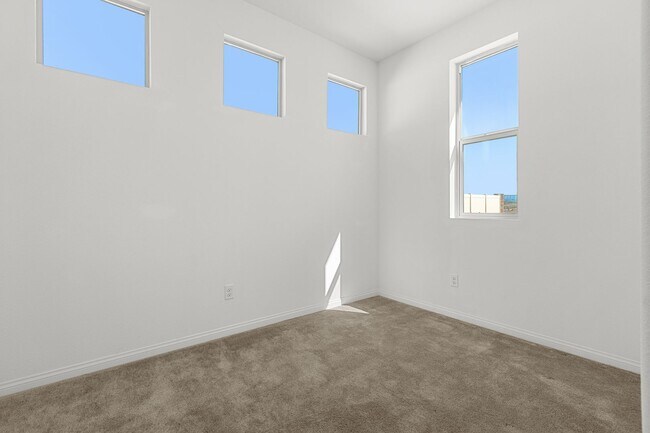 Building Photo - Stunning 4 bedroom 3 bath home in Summer Wind Trail Community