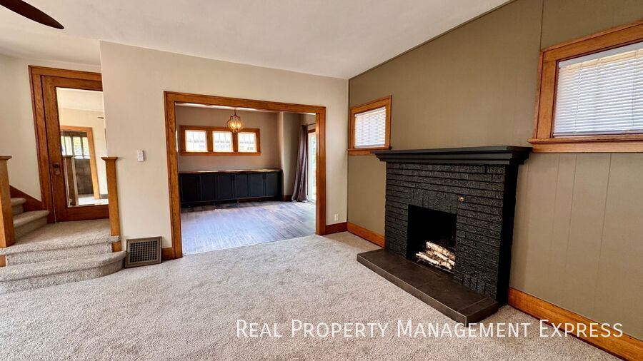 Building Photo - 509 W 25th St