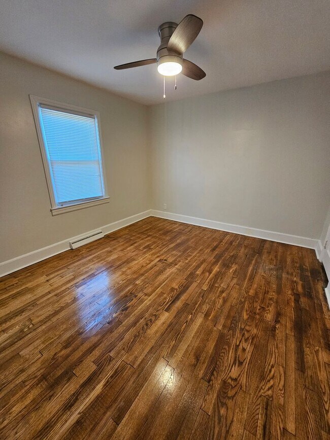 Building Photo - Lots of Extras with this 3 BR!