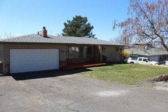 Building Photo - 6520 Climax Ave