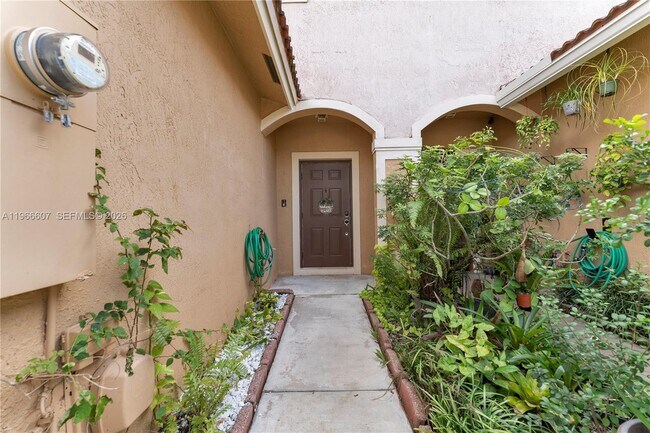 Building Photo - 8844 S Isles Cir