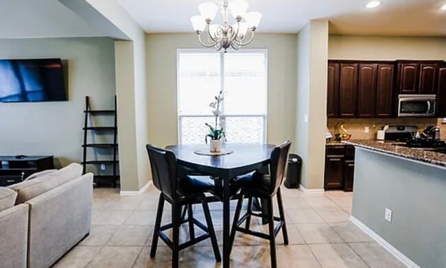 Building Photo - 1733 Rosson Rd