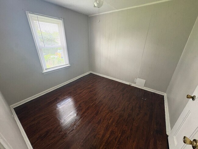 Building Photo - 8131 Zoe Dr