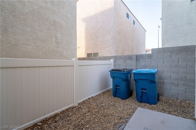 Building Photo - 1228 Sun Village Ave