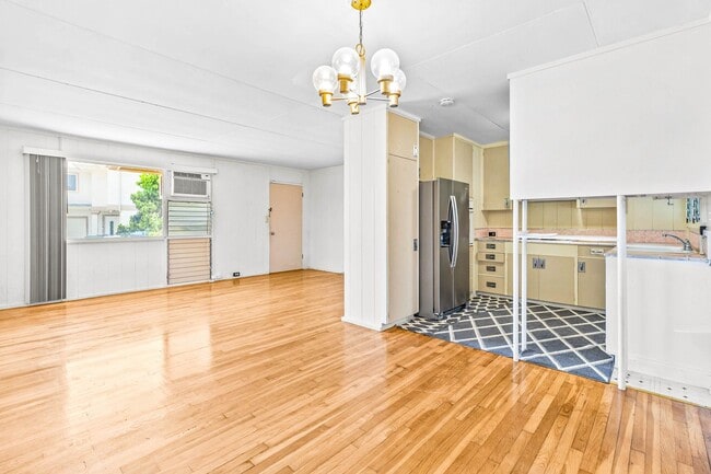 Building Photo - Charming 3 bedroom, 1 bath home with large...