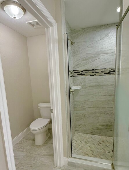Building Photo - 2139 Sutton Ridge Ave
