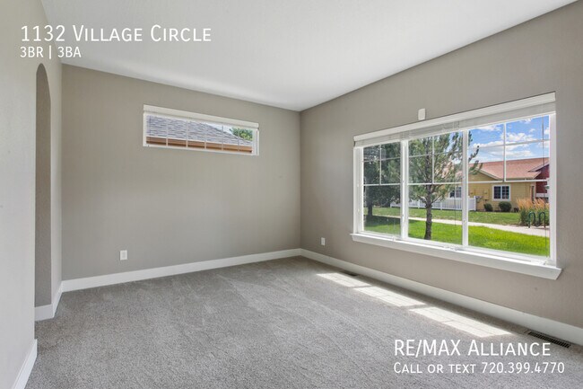 Building Photo - 1132 Village Cir