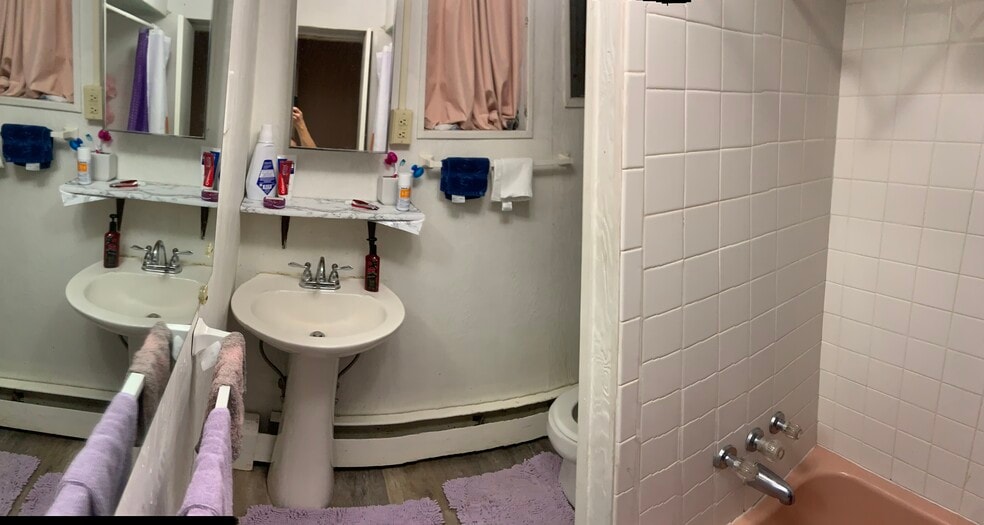 Main Floor Bathroom - 683 Willey St