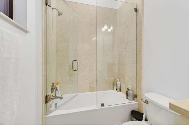 Building Photo - 17662 Cadena Dr