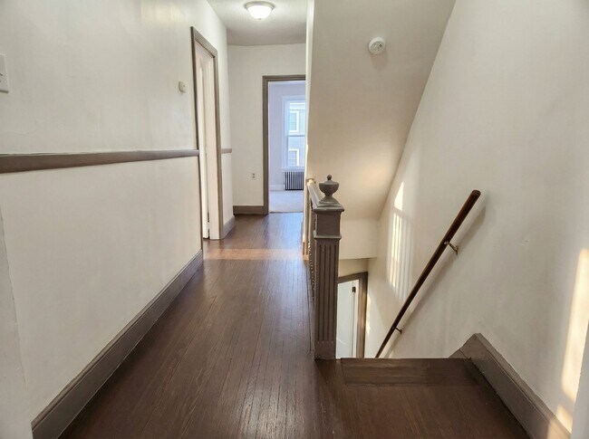 Building Photo - 1221 E Philadelphia St