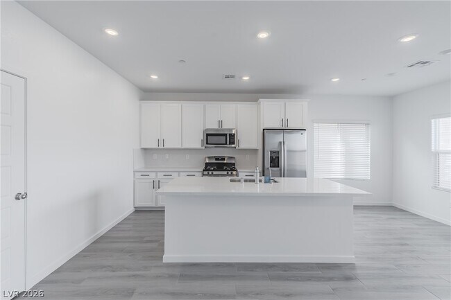 Building Photo - 9958 Carlon Hls Ave