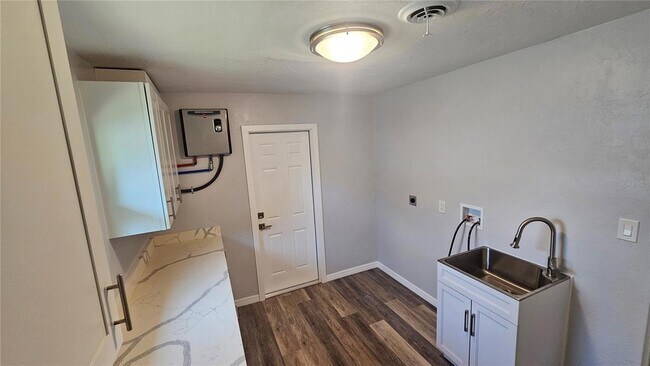 Building Photo - 3317 Pine Valley Dr